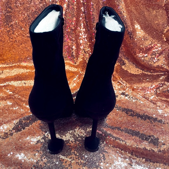 Black Booties Local Boutique - Picture 5 of 5